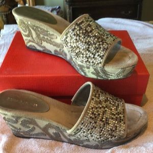 DJP FRIDA2SPOL Taupe Oily Calf Suede